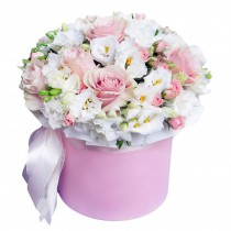 A hat box of delicate shades for Mother's Day