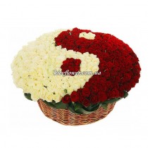 Composition of 351 roses 
