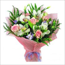 Bouquet of roses and orchids 